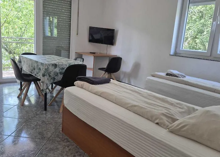 Seckbach بيت ضيافة فرانكفورت