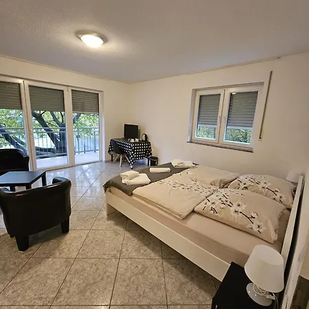 Seckbach Guest house *